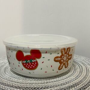 Disney Mickey Mouse ceramic bowl with vented lid NWT